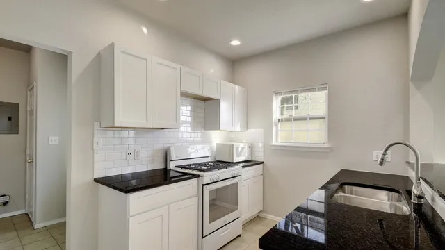 $3,400 | 2206 Pennsylvania Avenue, Unit A, Austin, TX 78702