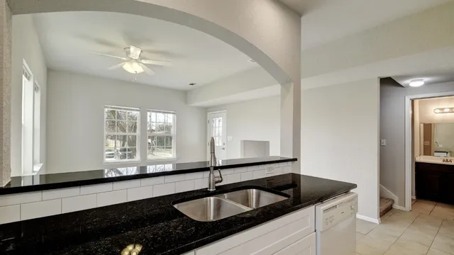 $3,400 | 2206 Pennsylvania Avenue, Unit A, Austin, TX 78702