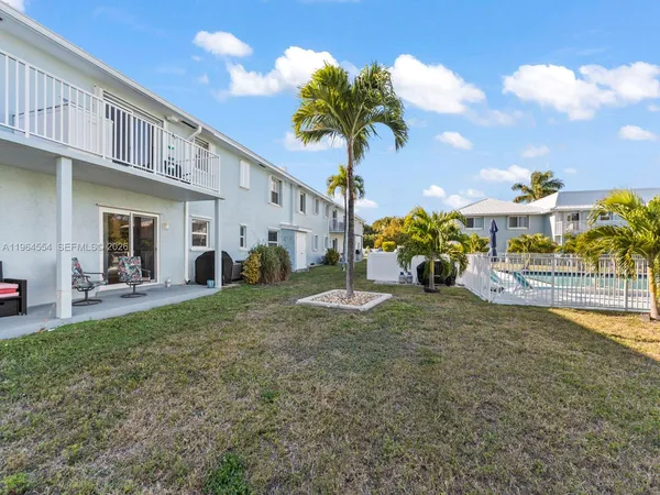 $2,975 | 40 High Point Road, Unit D102, Tavernier, FL 33070