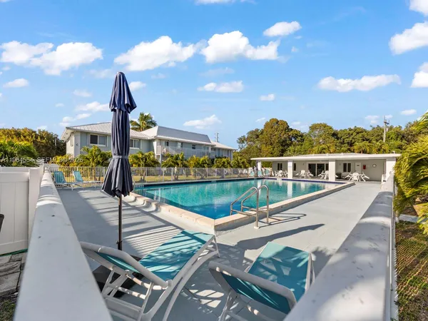 $2,975 | 40 High Point Road, Unit D102, Tavernier, FL 33070