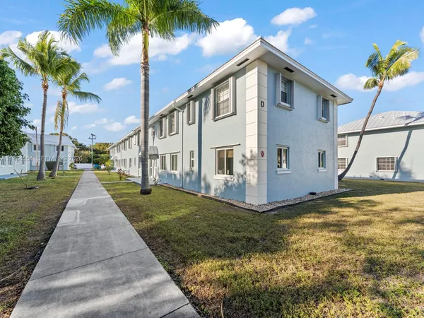 $2,975 | 40 High Point Road, Unit D102, Tavernier, FL 33070