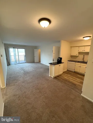 a view of livingroom with furniture