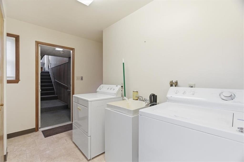 2375 East Beckert Avenue Pittsburgh, PA 15212 - Photo 15 of 28 a utility room with dryer and washer