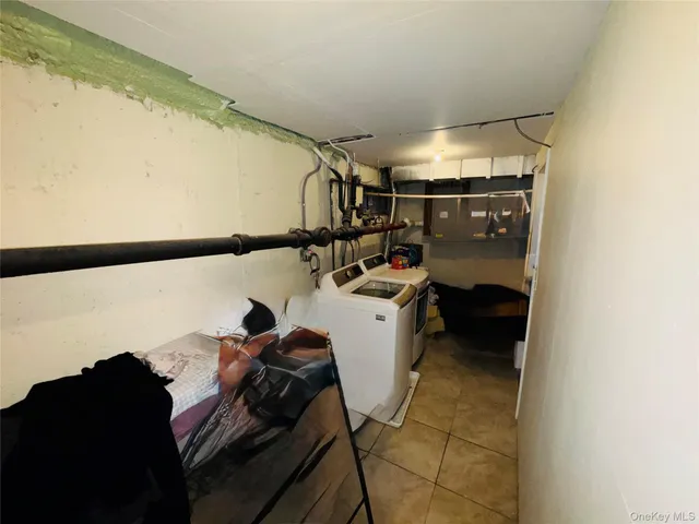 a view of utility room