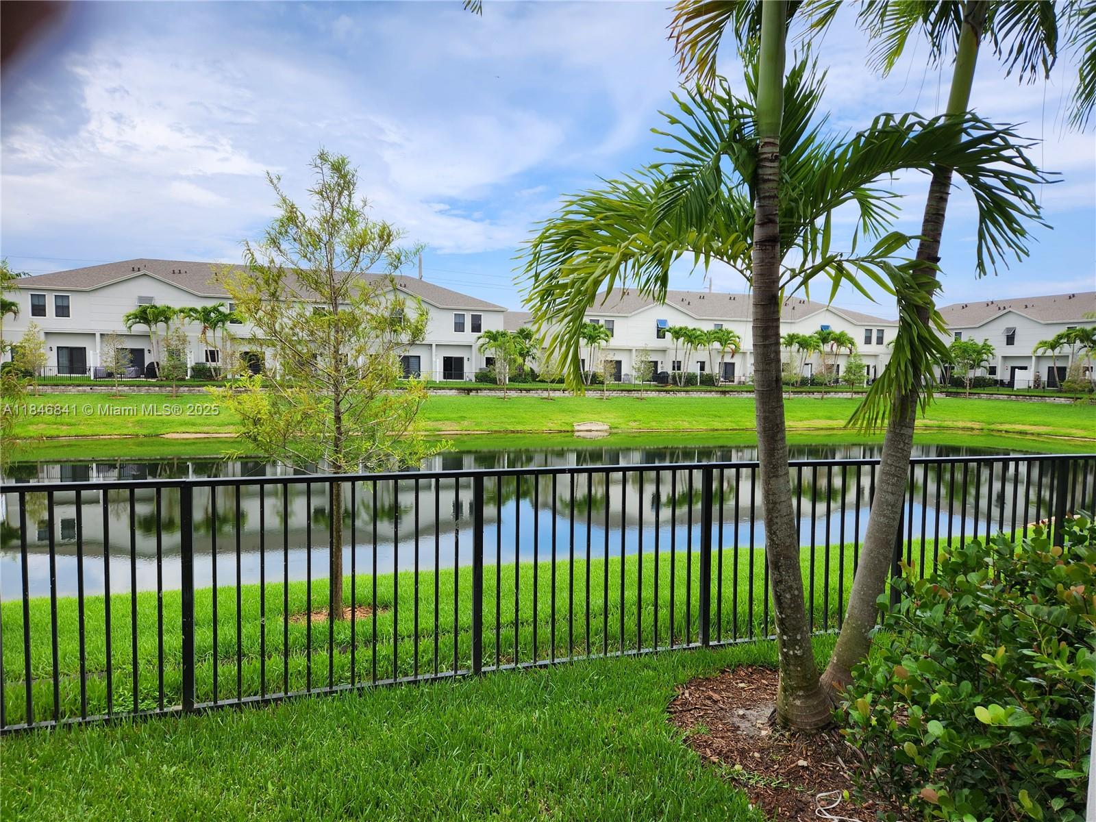 880 Northwest 3rd Way, Unit 880 Pompano Beach, FL 33060 - Photo 10 of 34 a view of a garden