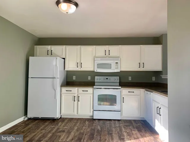 $2,250 | 351 Paradee Drive, Dover, DE 19904