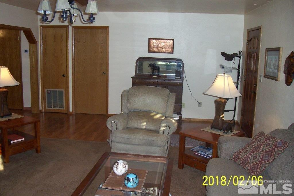 3700 Alcorn Road Fallon, NV 89406 - Photo 5 of 25 a living room with furniture and a table