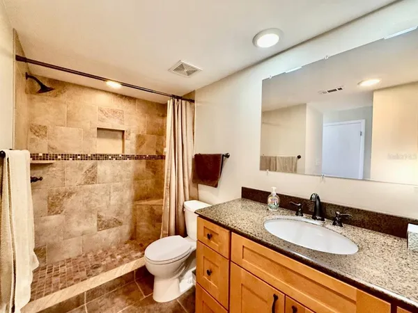 $2,000 | 821 Bahia Del Sol Drive, Unit C, Ruskin, FL 33570