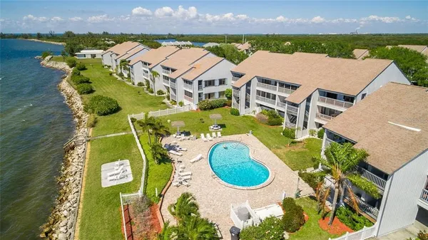 $2,000 | 821 Bahia Del Sol Drive, Unit C, Ruskin, FL 33570