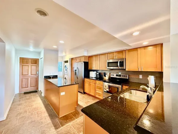 $2,000 | 821 Bahia Del Sol Drive, Unit C, Ruskin, FL 33570