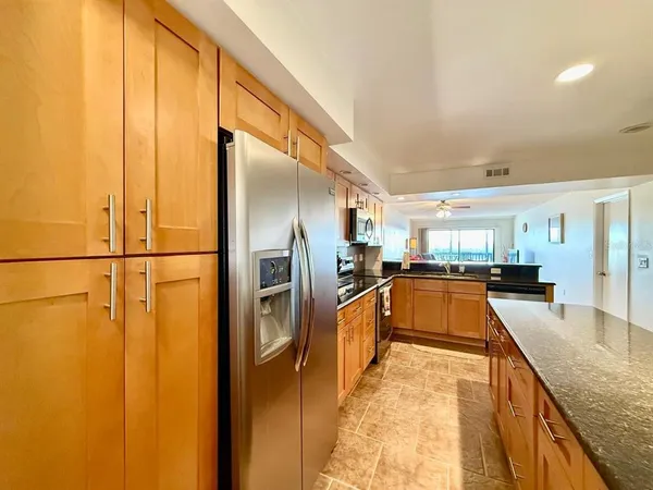 $2,000 | 821 Bahia Del Sol Drive, Unit C, Ruskin, FL 33570