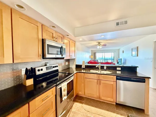 $2,000 | 821 Bahia Del Sol Drive, Unit C, Ruskin, FL 33570