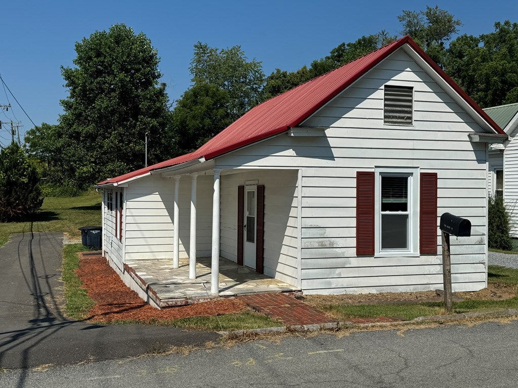 320 Grace Street Glade Spring, VA 24340 - Photo 10 of 37 Gallery Image 10