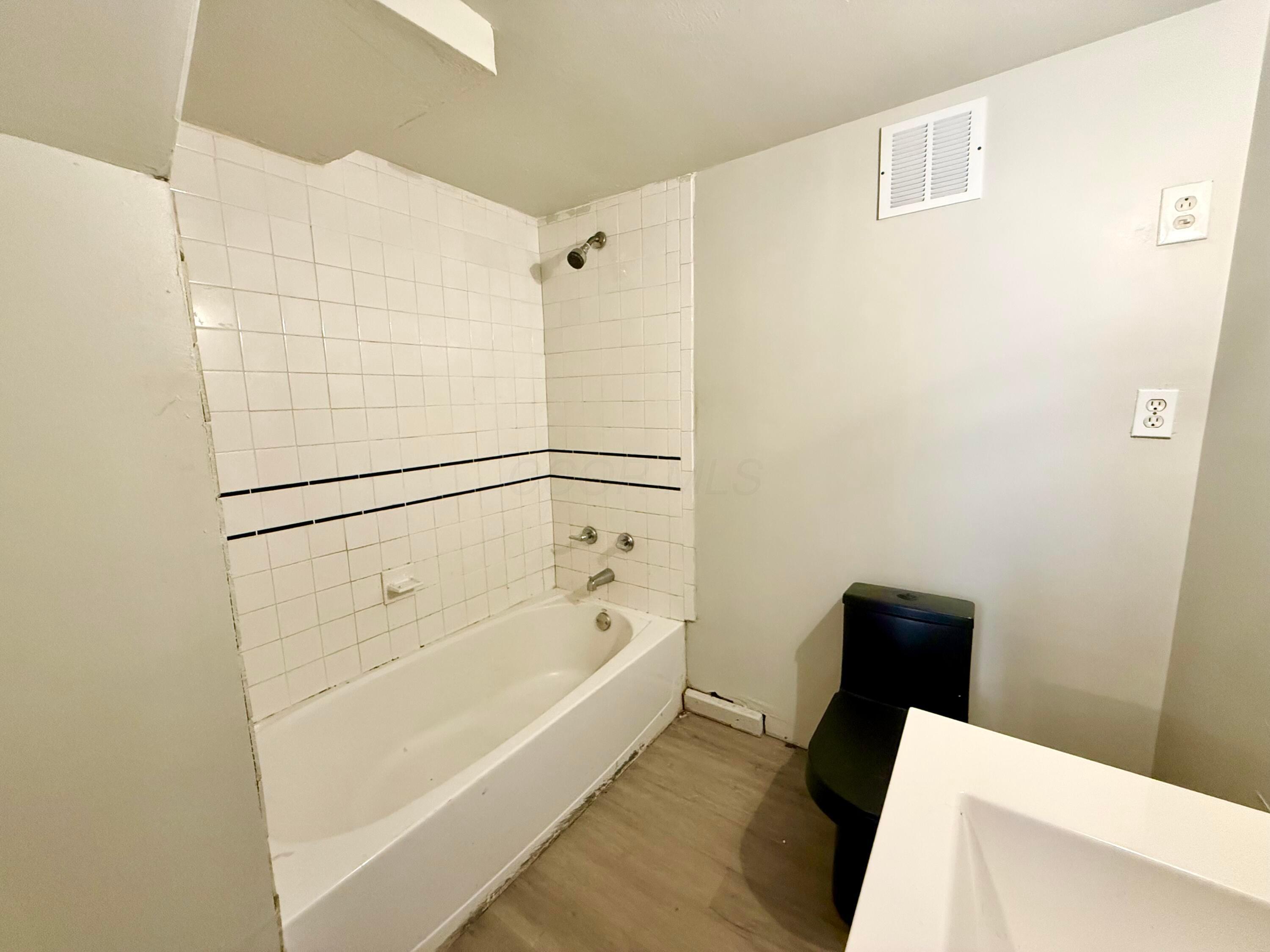 305 Danhurst Road Columbus, OH 43228 - Photo 34 of 39