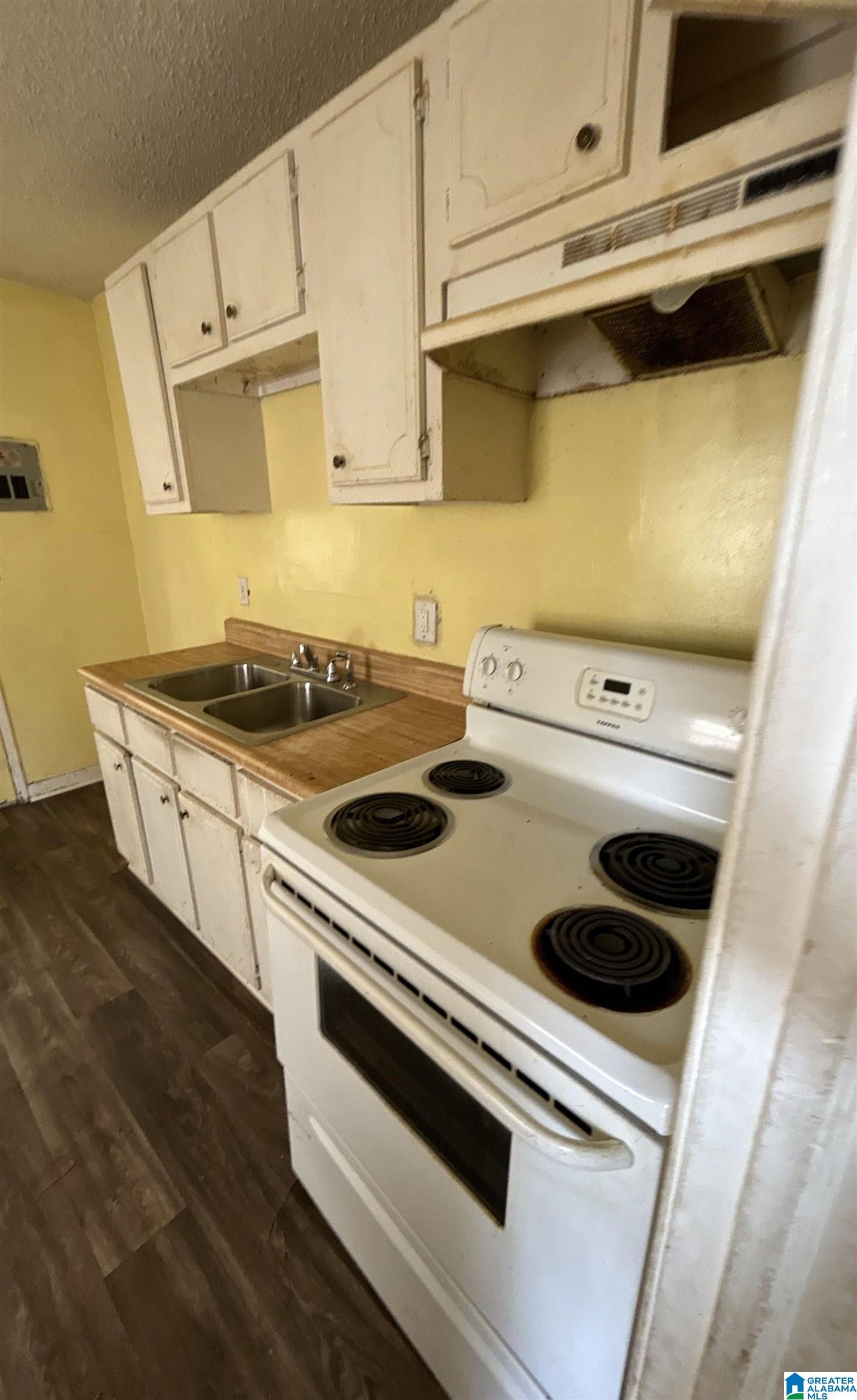914 21st Street Southwest Birmingham, AL 35211 - Photo 3 of 4