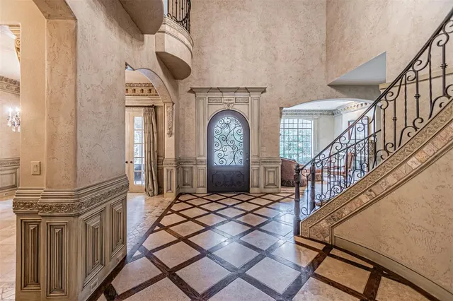 a view of entryway with a front door