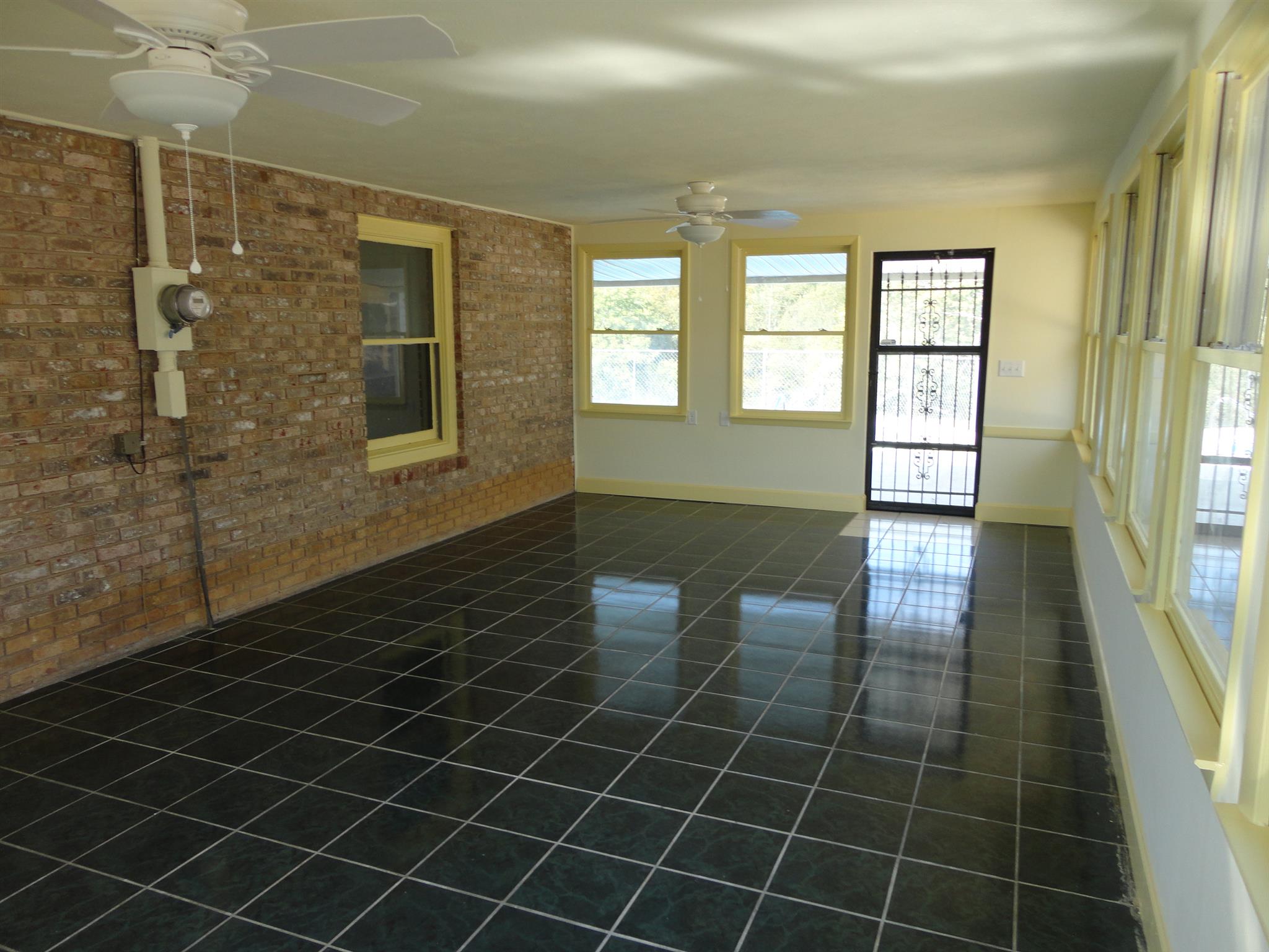 1665 Johnson Chapel Road Sparta, TN 38583 - Photo 17 of 26 Sunroom is 13x26.