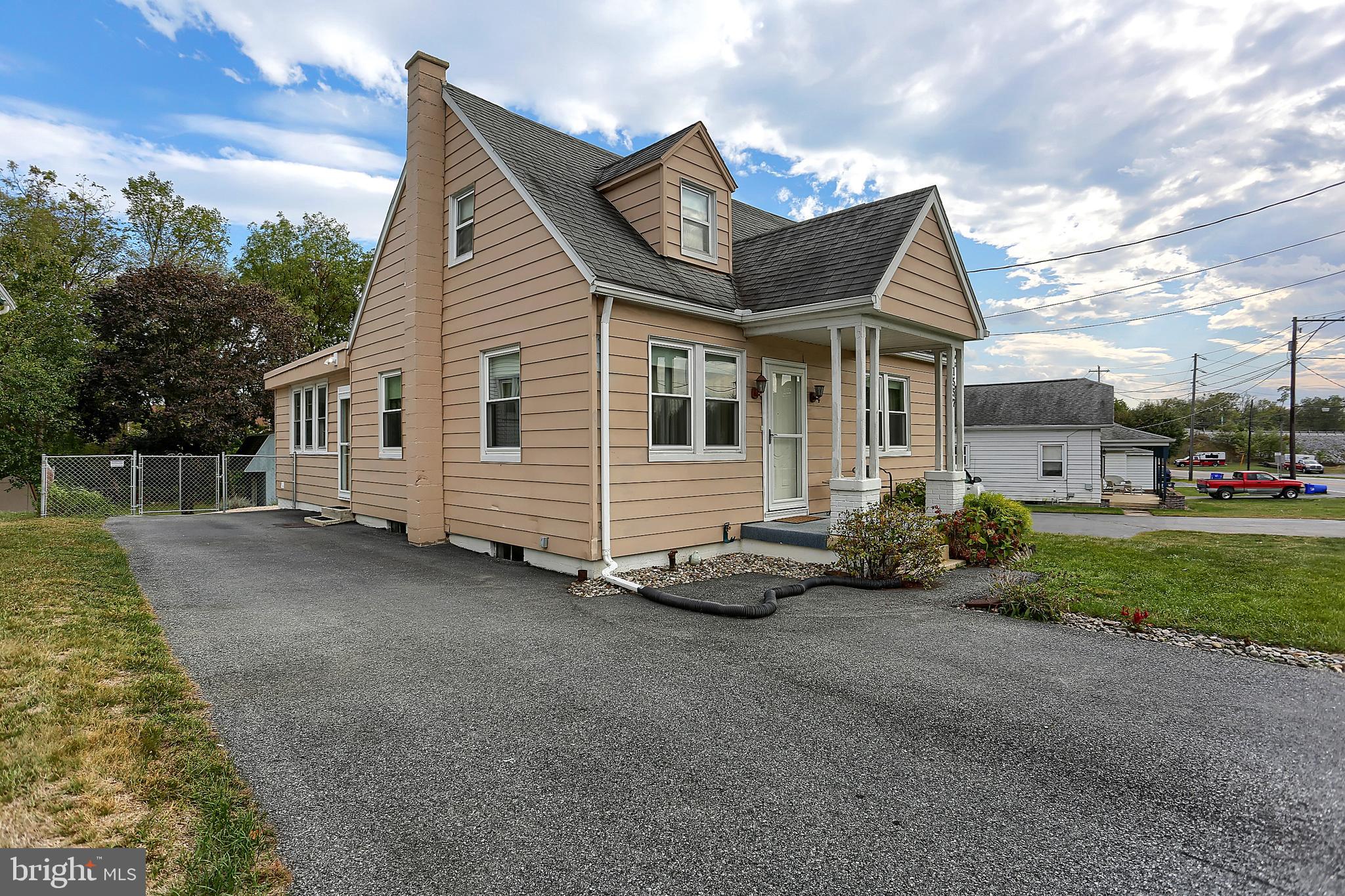 1557 Spring Road Carlisle, PA 17013 - Photo 4 of 32 Gallery Image 4