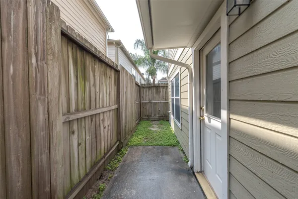 $2,150 | 1722 Redwing Bluff Drive, Houston, TX 77009