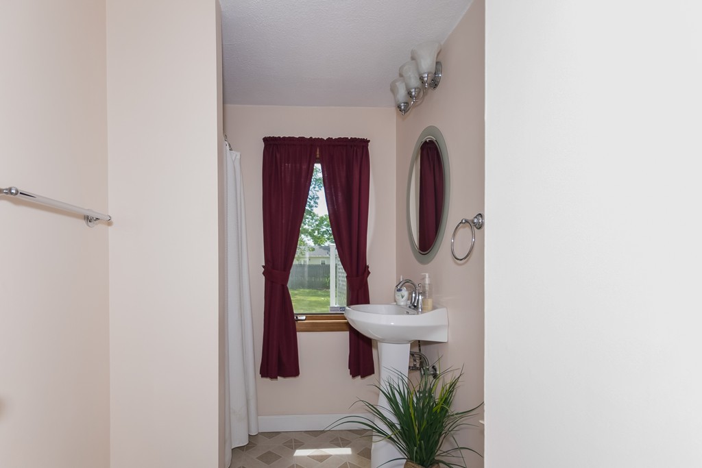 59 Warwick Road Chicopee, MA 01020 - Photo 15 of 30 Gallery Image 15