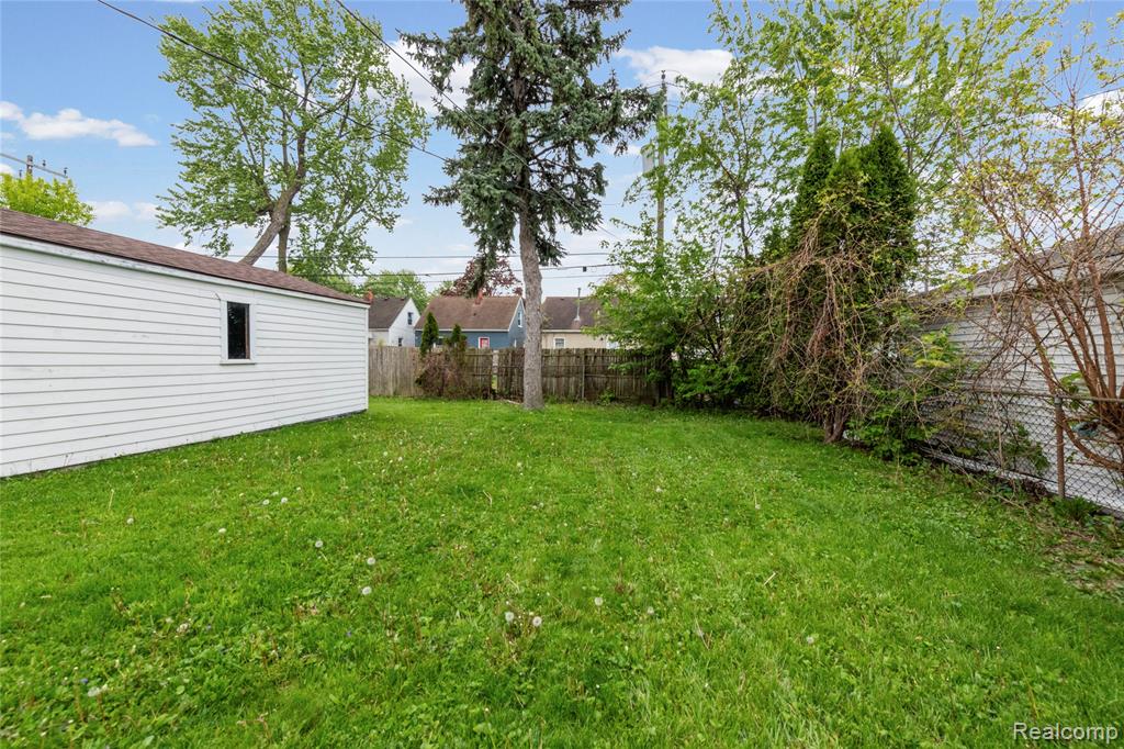 7218 Superior Street Center Line, MI 48015 - Photo 26 of 27
