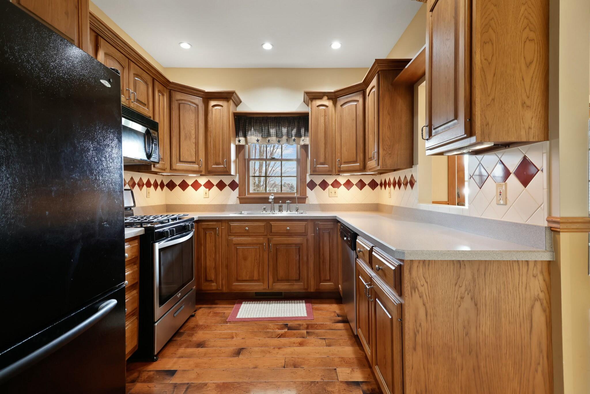 172 Lee Drive Kouts, IN 46347 - Photo 16 of 63 2048x1369