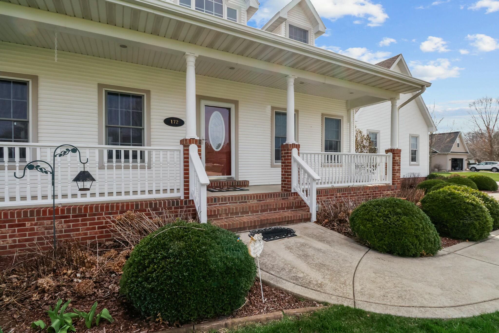 172 Lee Drive Kouts, IN 46347 - Photo 2 of 63 2048x1368