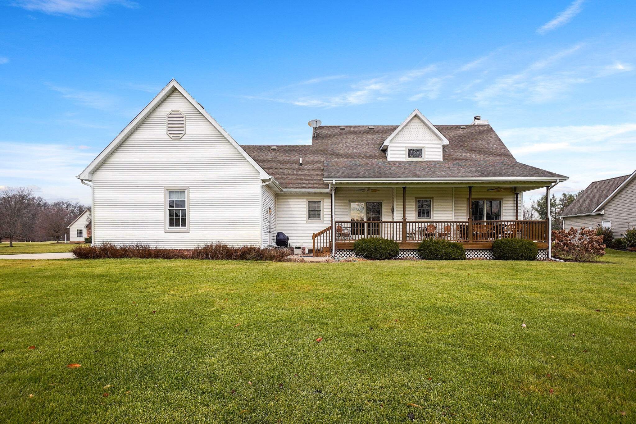 172 Lee Drive Kouts, IN 46347 - Photo 4 of 63 2048x1365