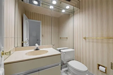 $1,095,000 | 4925 Collins Avenue, Unit 1A, Miami Beach, FL 33140
