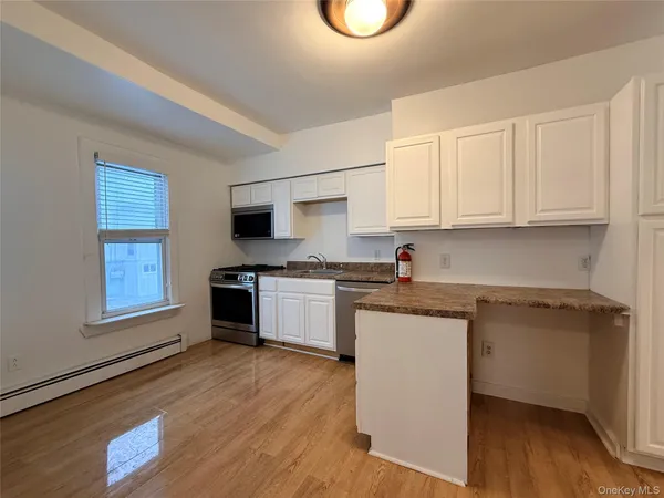 $1,995 | 35 East Avenue, Unit 1, Middletown, NY 10940