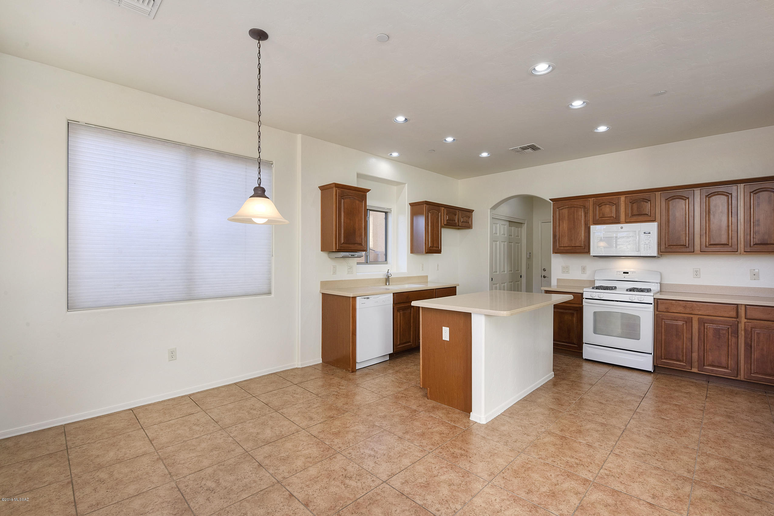 39070 South Running Roses Lane Tucson, AZ 85739 - Photo 7 of 31 Gallery Image 7