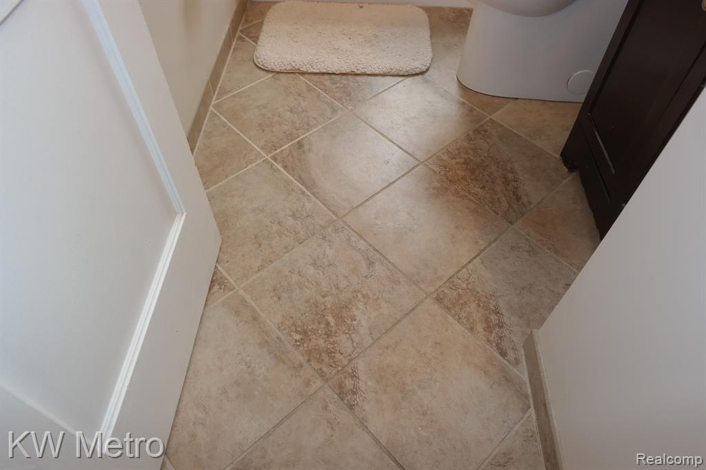 2696 Cumberland Road Berkley, MI 48072 - Photo 18 of 33
