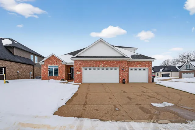 $599,900 | 511 Westbriar Circle, Newburgh, IN 47630