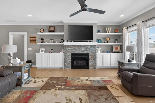 $599,900 | 511 Westbriar Circle, Newburgh, IN 47630