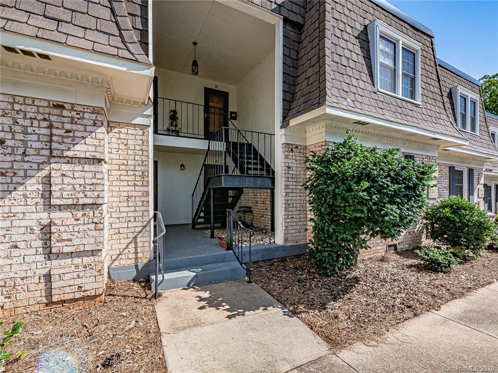 1708 Roxborough Road Charlotte, NC 28211 - Photo 3 of 27 a front view of a house