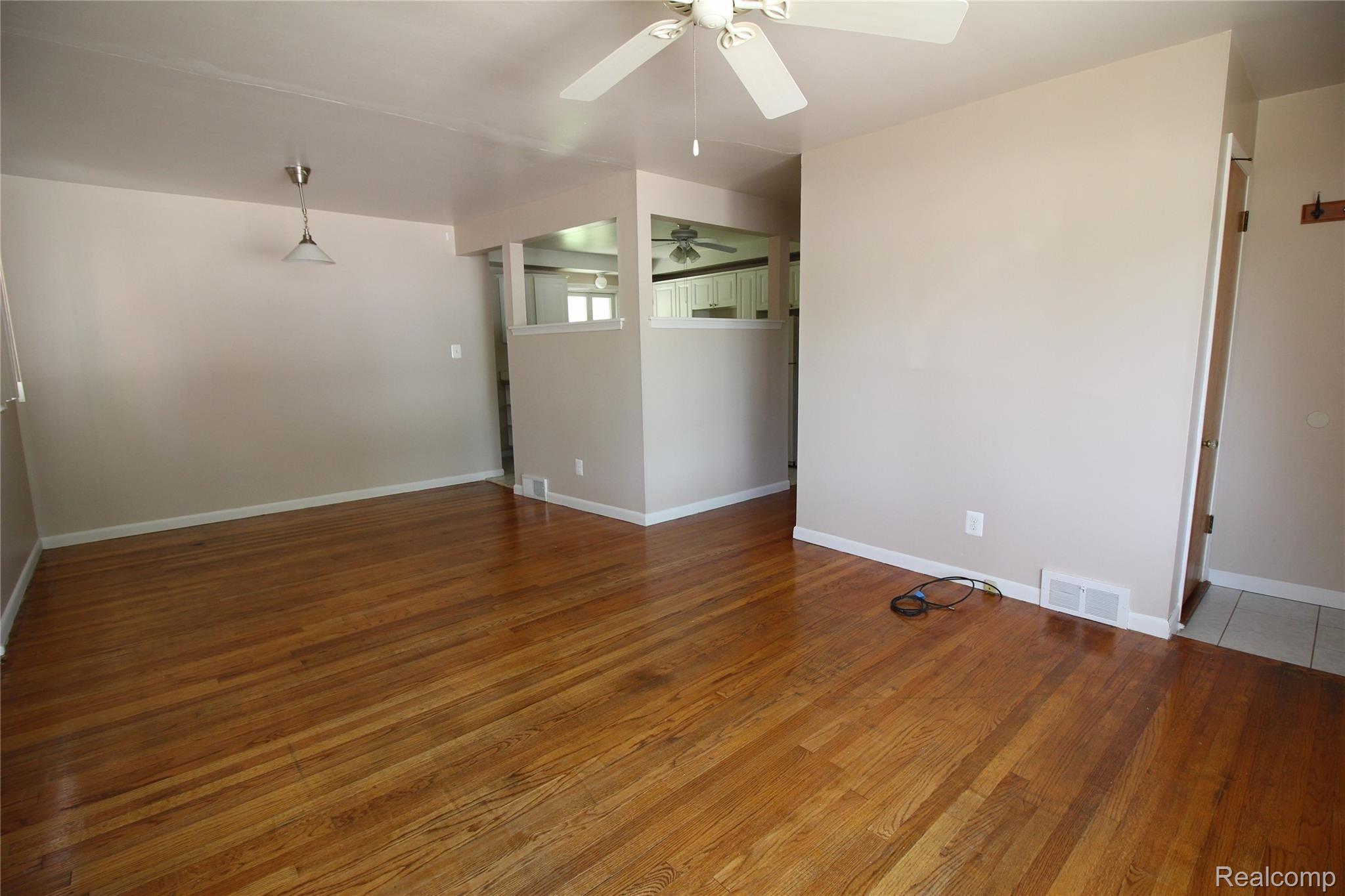 8067 Pardee Road Taylor, MI 48180 - Photo 8 of 31 IMG_7667.JPG