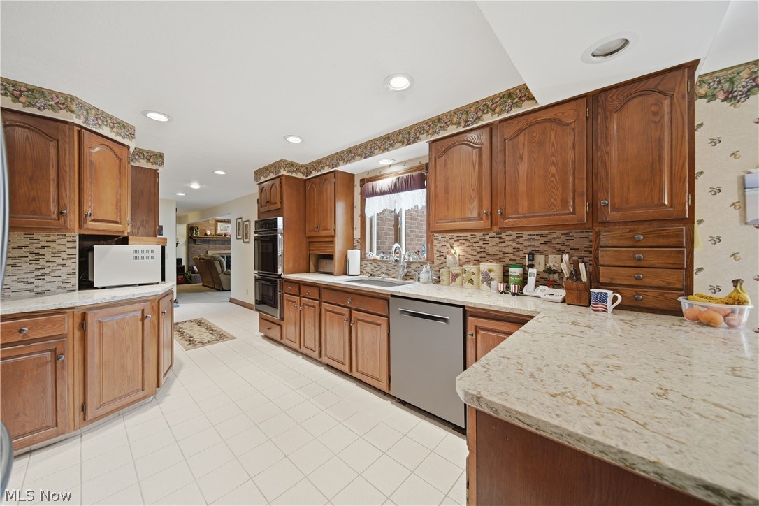 6118 Wiclif Road Northeast Canton, OH 44721 - Photo 10 of 48