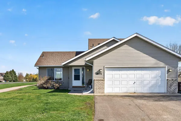 $355,000 | 1601 Griffing Park Road, Buffalo, MN 55313