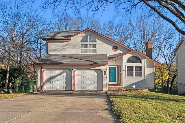 $310,000 | 522 Forest Glen Lane, Lansing, KS 66043
