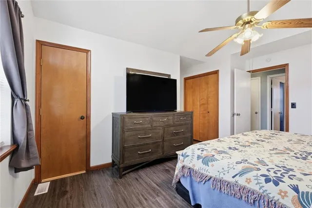 $310,000 | 522 Forest Glen Lane, Lansing, KS 66043