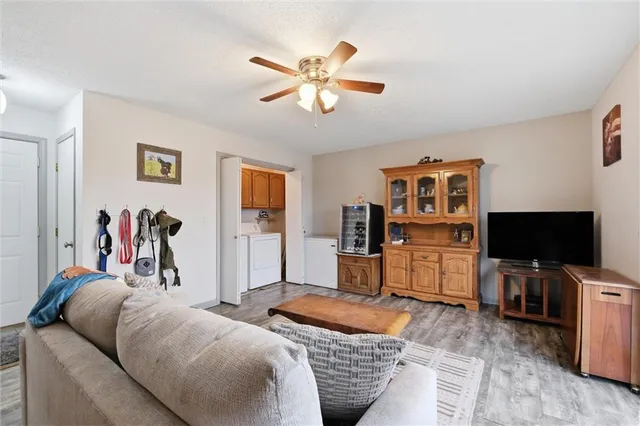 $310,000 | 522 Forest Glen Lane, Lansing, KS 66043