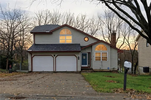 $310,000 | 522 Forest Glen Lane, Lansing, KS 66043