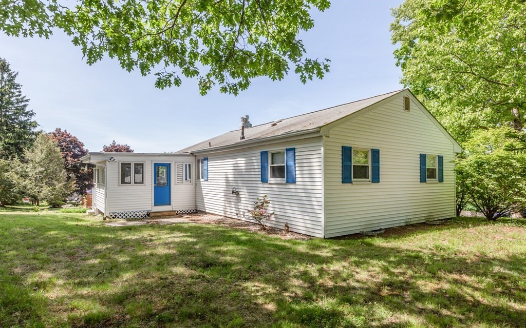 7 Rolling Ridge Road Franklin, MA 02038 - Photo 3 of 28 Gallery Image 3