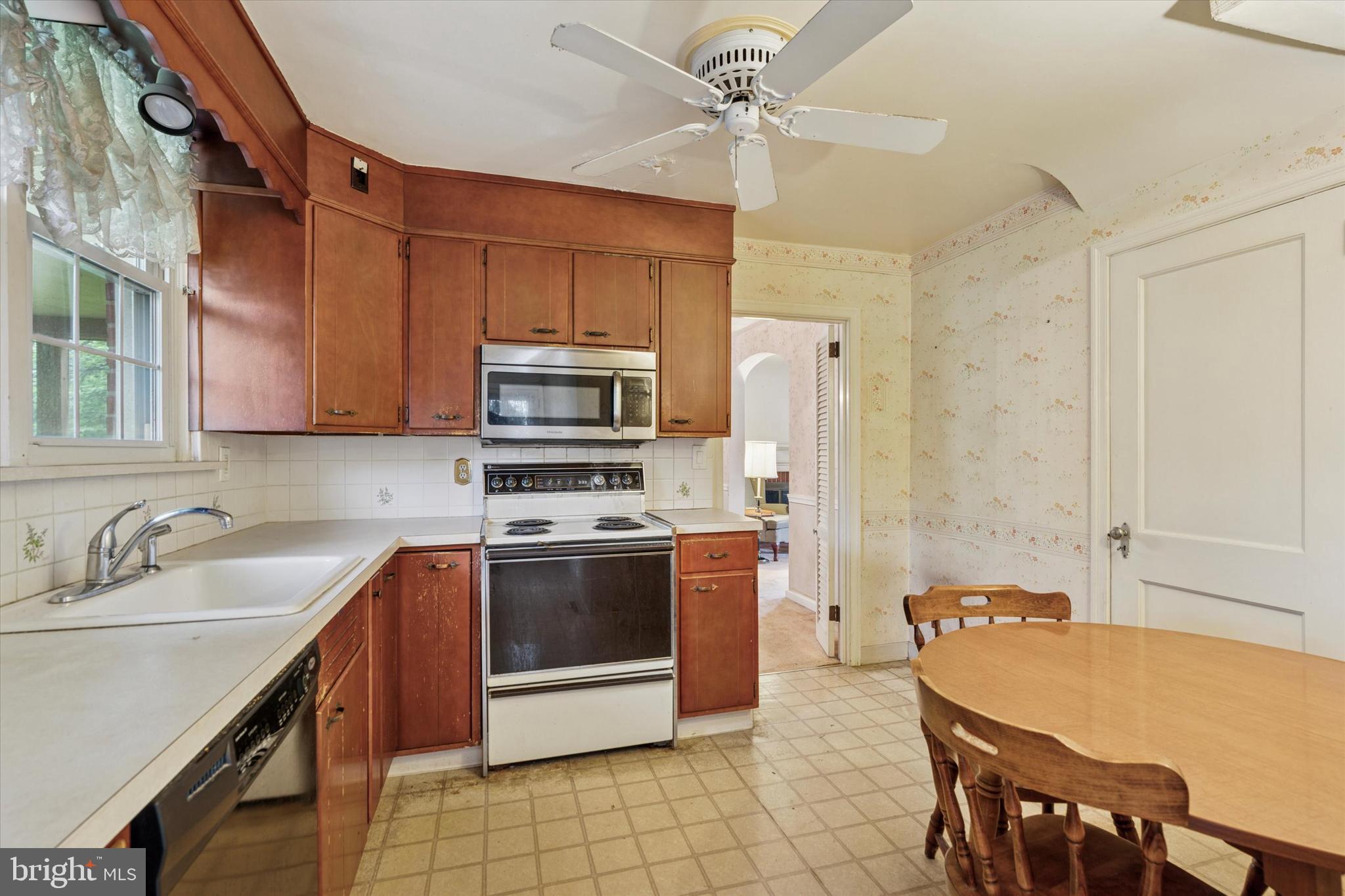 402 Willow Road Oreland, PA 19075 - Photo 9 of 26 Gallery Image 9