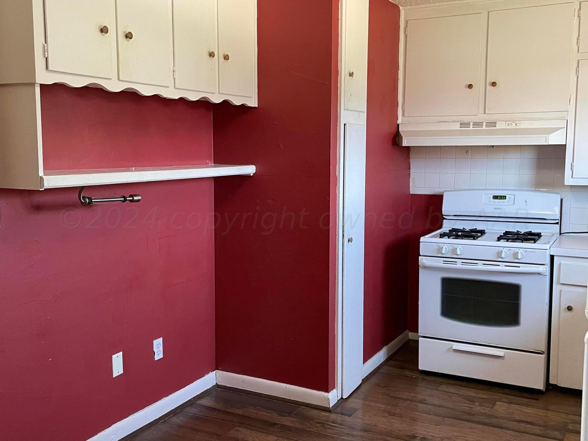 2014 South Drake Street Perryton, TX 79070 - Photo 5 of 10 a view of cabinets