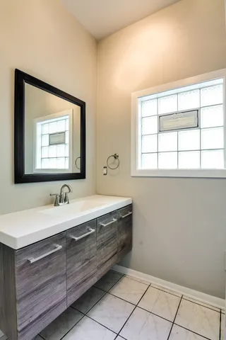 $3,200 | 1825 North Kedzie Avenue, Unit 1, Chicago, IL 60647