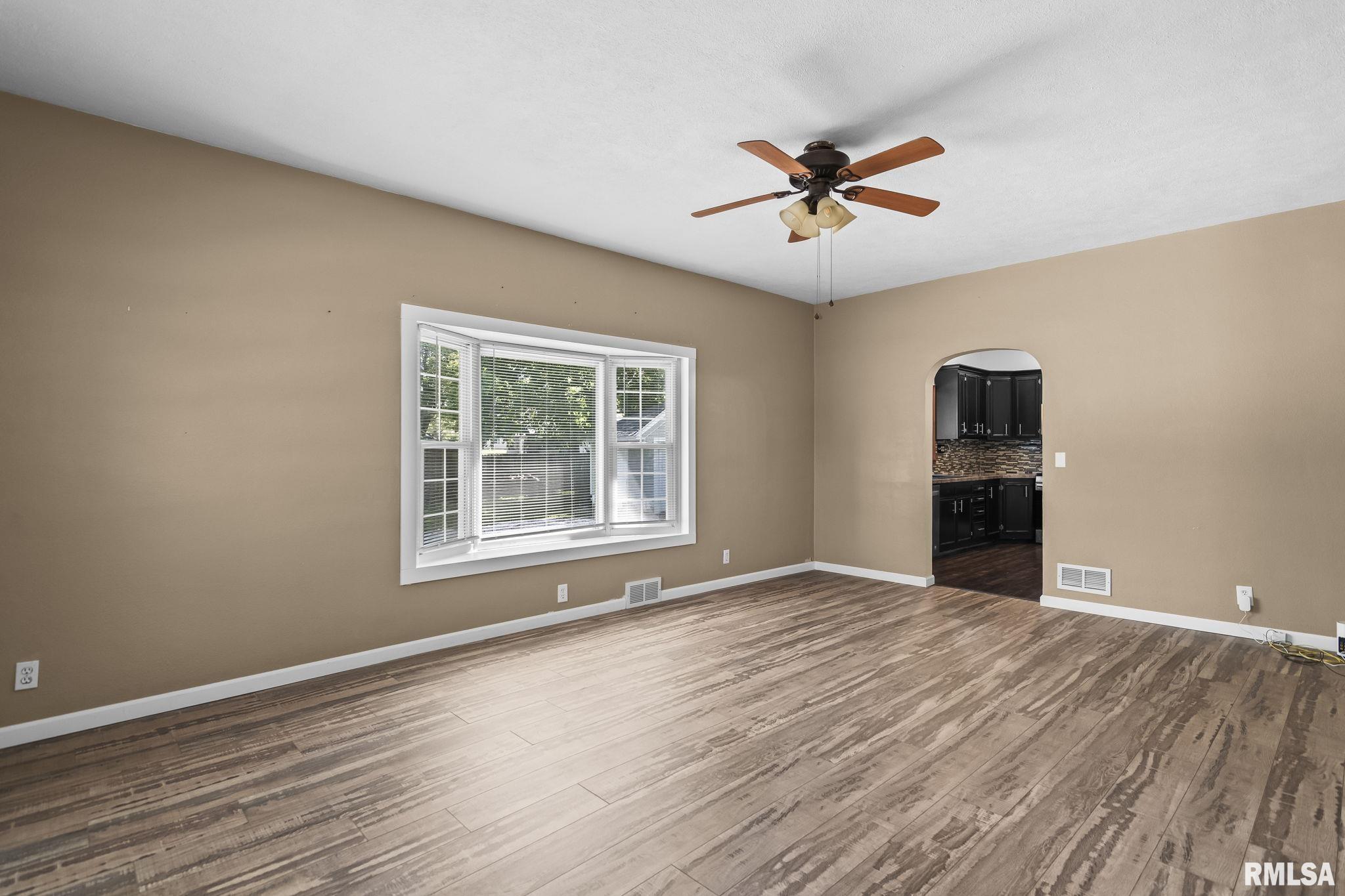 324 Edwards Street Nokomis, IL 62075 - Photo 9 of 47