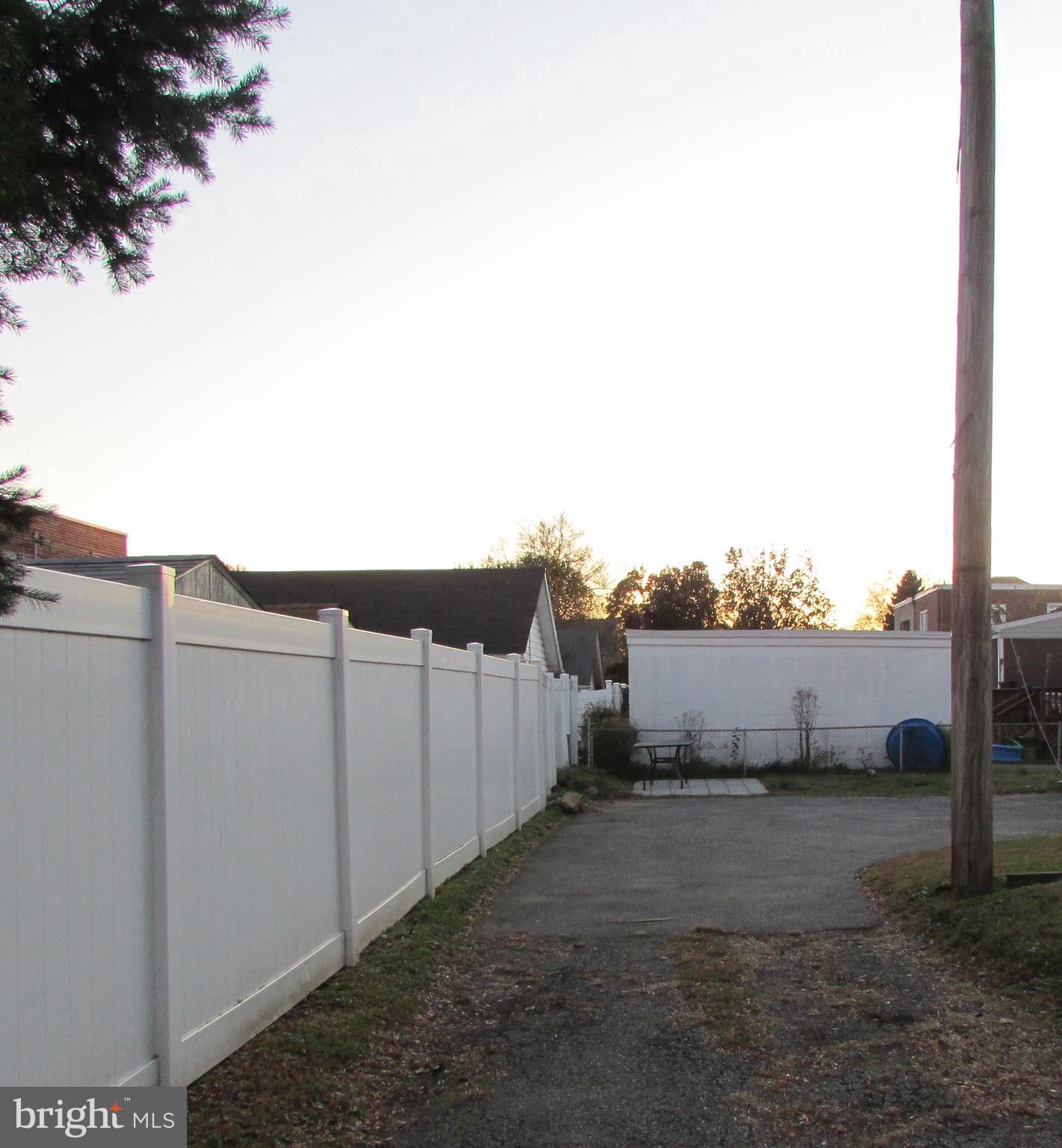 245 Powell Road Springfield, PA 19064 - Photo 4 of 23