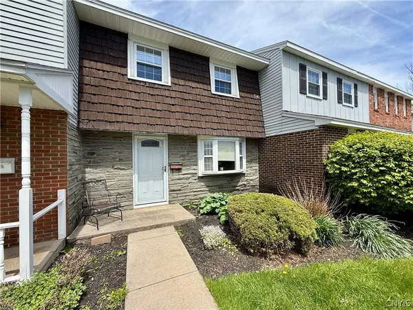 $219,900 | 207 Highbridge Street, Unit 9, Manlius, NY 13066