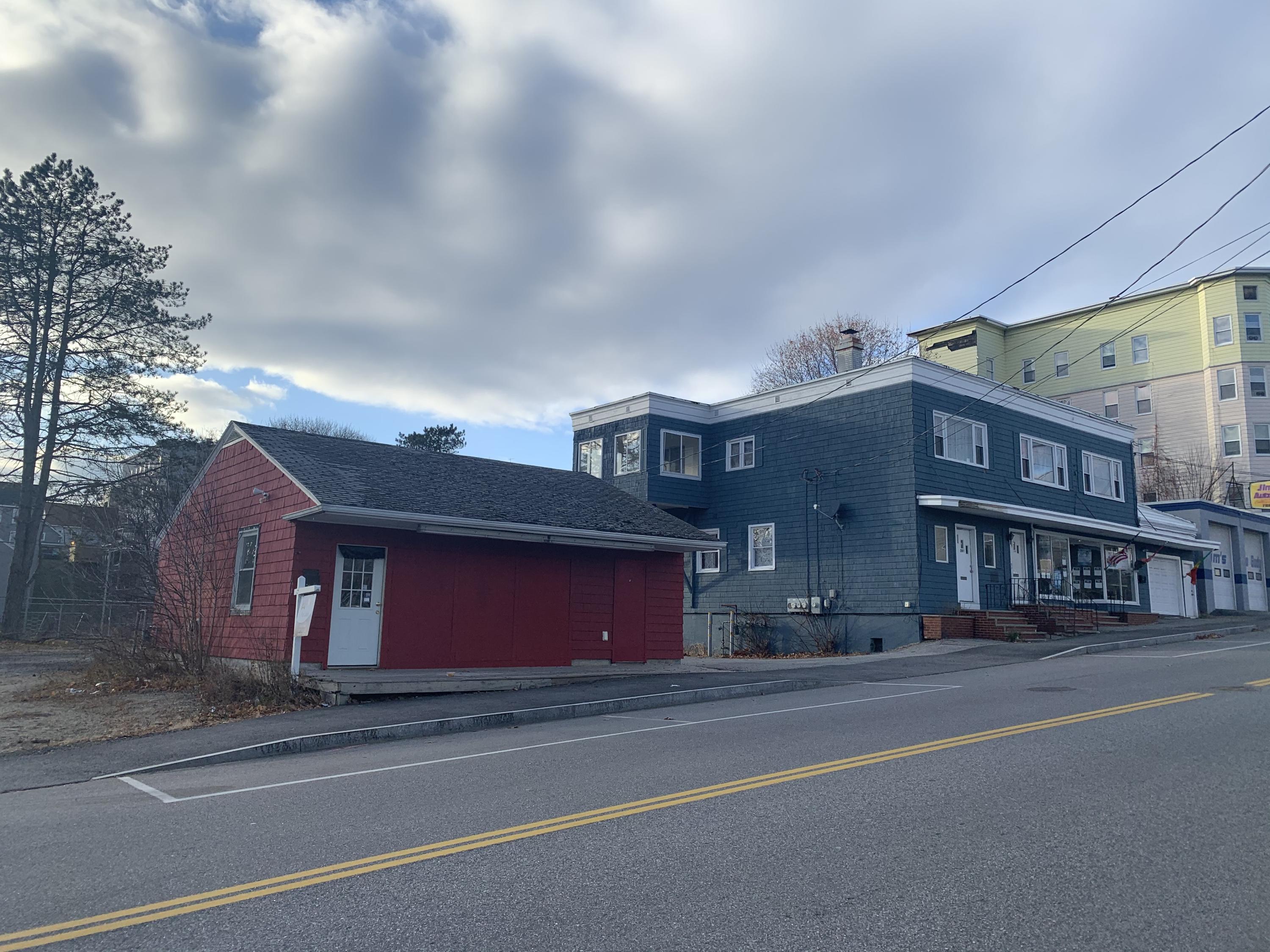 199 Bartlett Street Lewiston, ME 04240 - Photo 3 of 17 IMG_1818